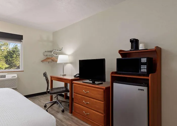 Super 8 By Wyndham Roseburg